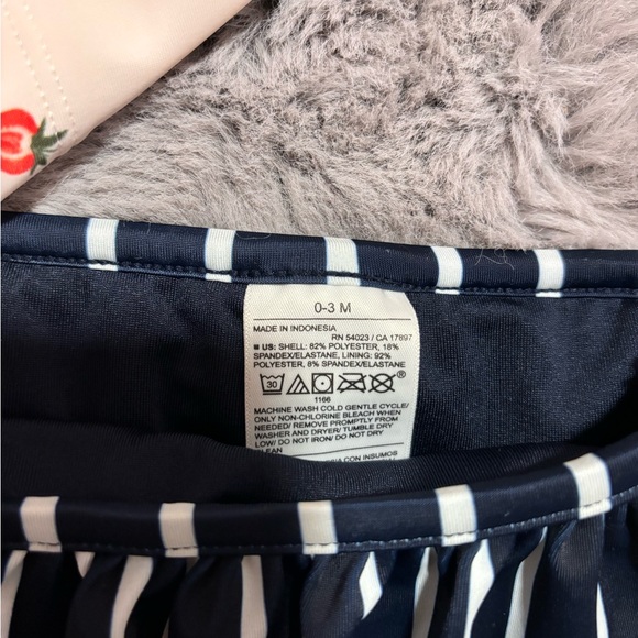 Old navy baby swim set - Picture 2 of 2